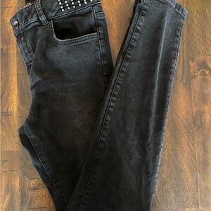 Embellished Waistband Skinny Jeans in Washed Black